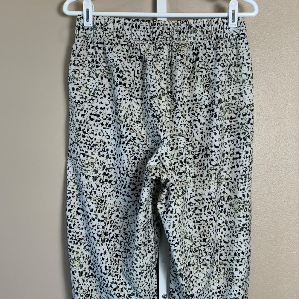 Old Navy High-Waisted StretchTech Utility Crop Pants - EUC - Picture 12 of 16